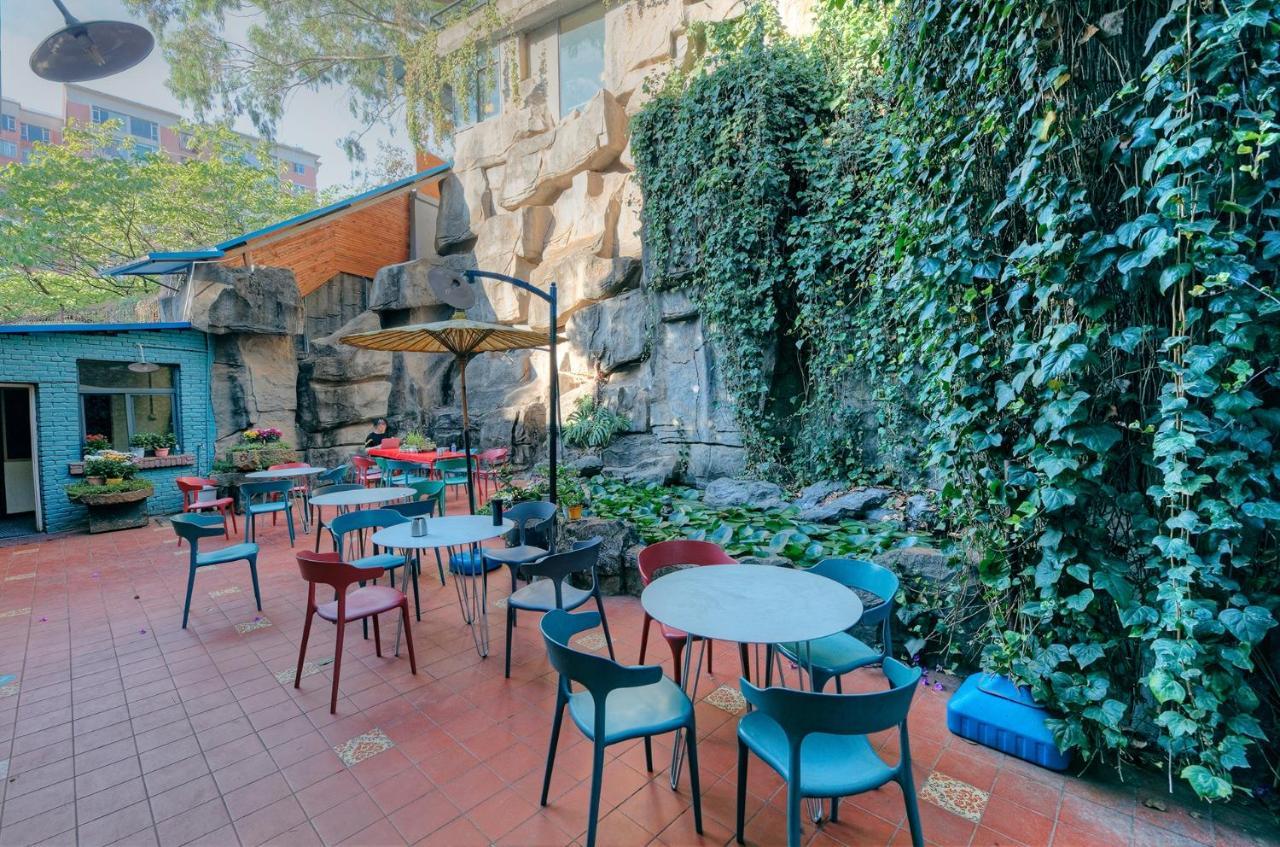 Kunming Upland International Youth Hostel Near The City Center ,2 Mins Walk To The Subway, 2 Mins Walk To The Green Lake, Close To Yuan Tong Temple, Old Street, Yunnan University, Convenient Payment And Visa Cards Are Accepted Exteriér fotografie