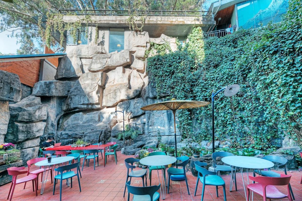 Kunming Upland International Youth Hostel Near The City Center ,2 Mins Walk To The Subway, 2 Mins Walk To The Green Lake, Close To Yuan Tong Temple, Old Street, Yunnan University, Convenient Payment And Visa Cards Are Accepted Exteriér fotografie