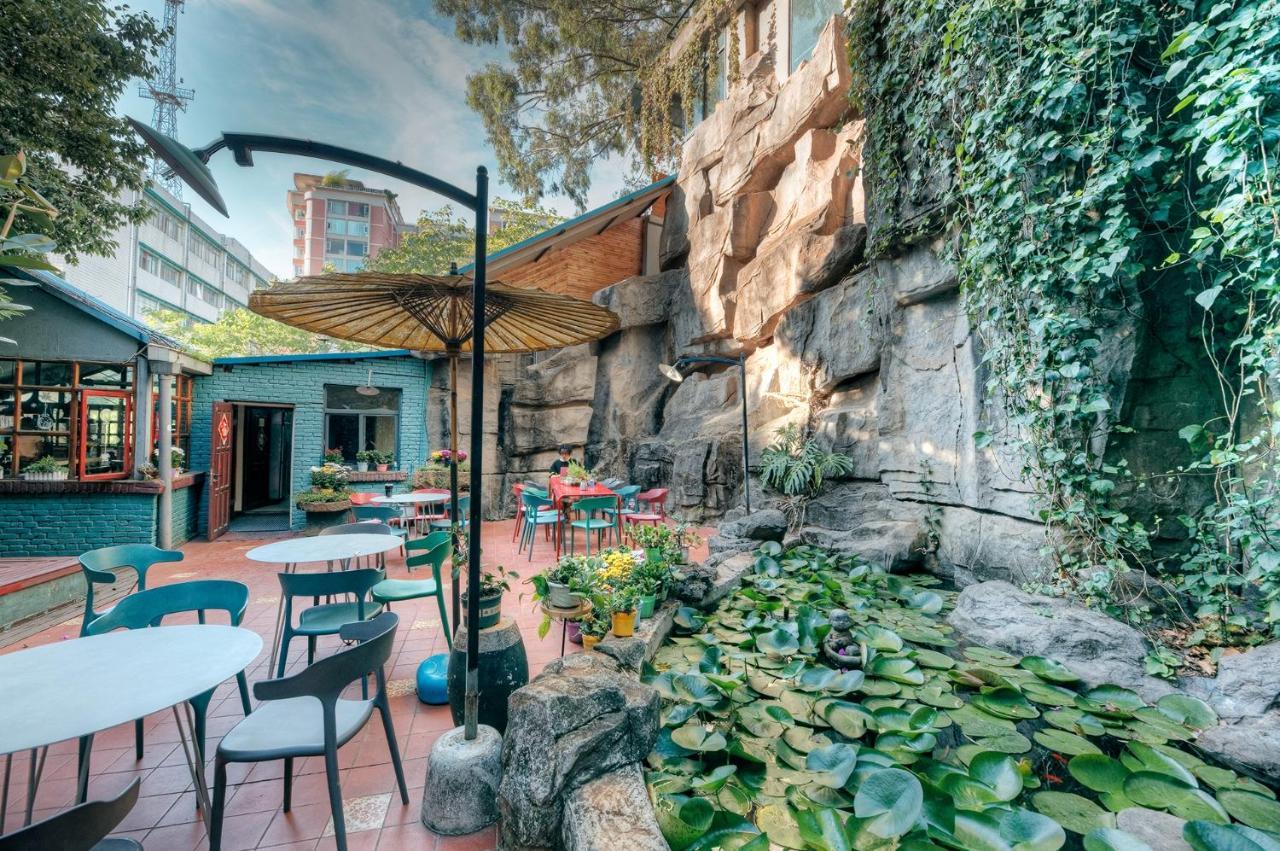 Kunming Upland International Youth Hostel Near The City Center ,2 Mins Walk To The Subway, 2 Mins Walk To The Green Lake, Close To Yuan Tong Temple, Old Street, Yunnan University, Convenient Payment And Visa Cards Are Accepted Exteriér fotografie