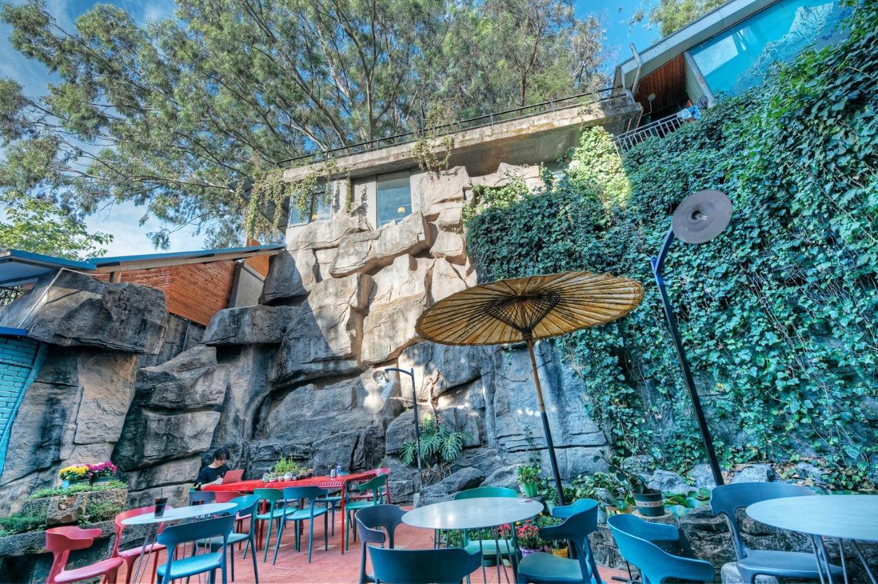 Kunming Upland International Youth Hostel Near The City Center ,2 Mins Walk To The Subway, 2 Mins Walk To The Green Lake, Close To Yuan Tong Temple, Old Street, Yunnan University, Convenient Payment And Visa Cards Are Accepted Exteriér fotografie