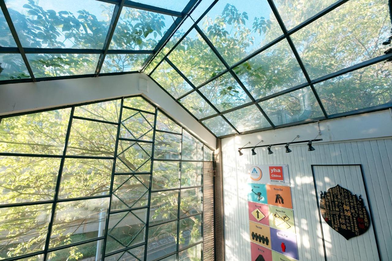 Kunming Upland International Youth Hostel Near The City Center ,2 Mins Walk To The Subway, 2 Mins Walk To The Green Lake, Close To Yuan Tong Temple, Old Street, Yunnan University, Convenient Payment And Visa Cards Are Accepted Exteriér fotografie