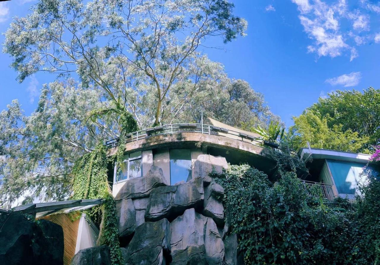 Kunming Upland International Youth Hostel Near The City Center ,2 Mins Walk To The Subway, 2 Mins Walk To The Green Lake, Close To Yuan Tong Temple, Old Street, Yunnan University, Convenient Payment And Visa Cards Are Accepted Exteriér fotografie