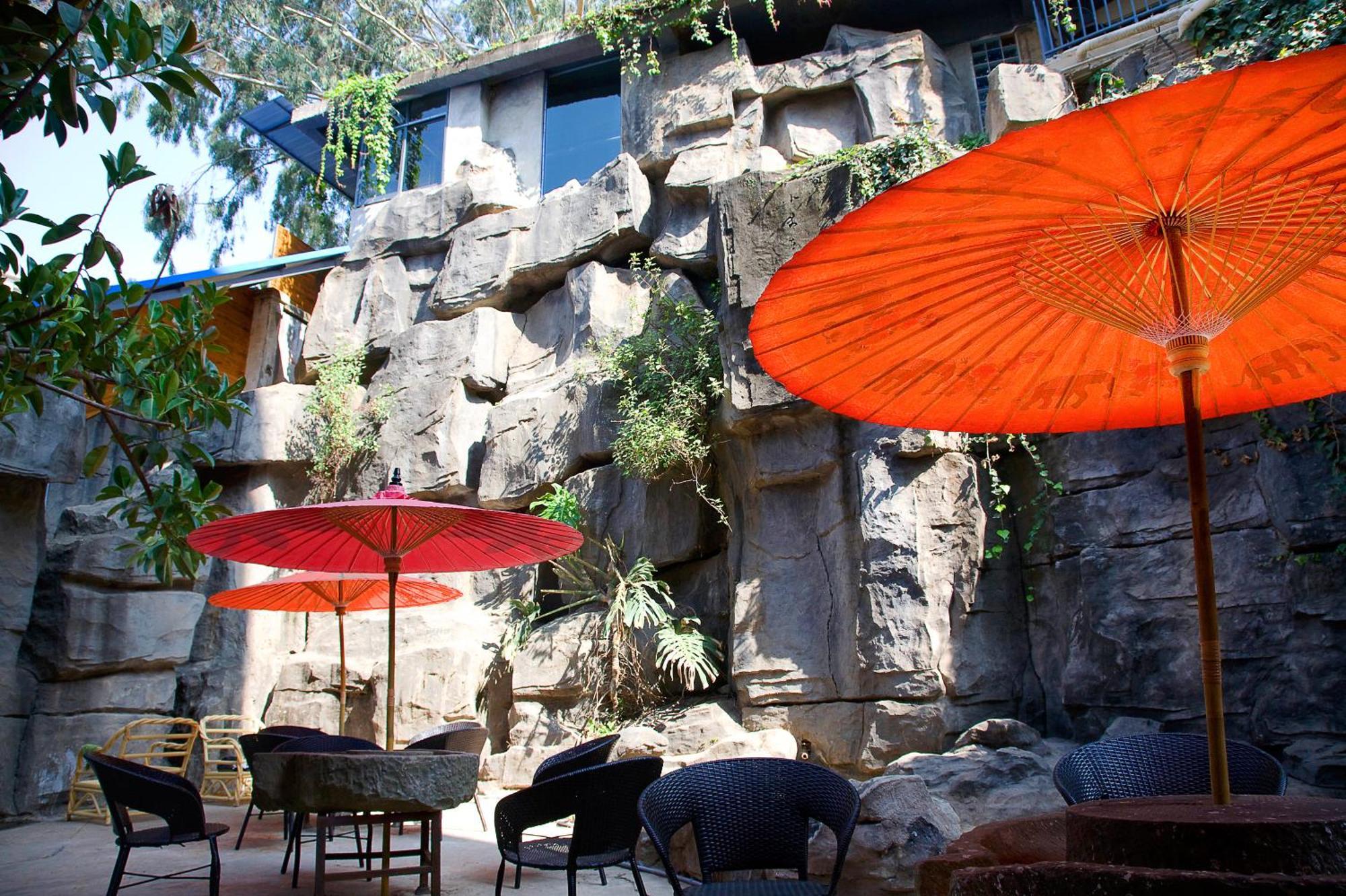 Kunming Upland International Youth Hostel Near The City Center ,2 Mins Walk To The Subway, 2 Mins Walk To The Green Lake, Close To Yuan Tong Temple, Old Street, Yunnan University, Convenient Payment And Visa Cards Are Accepted Exteriér fotografie