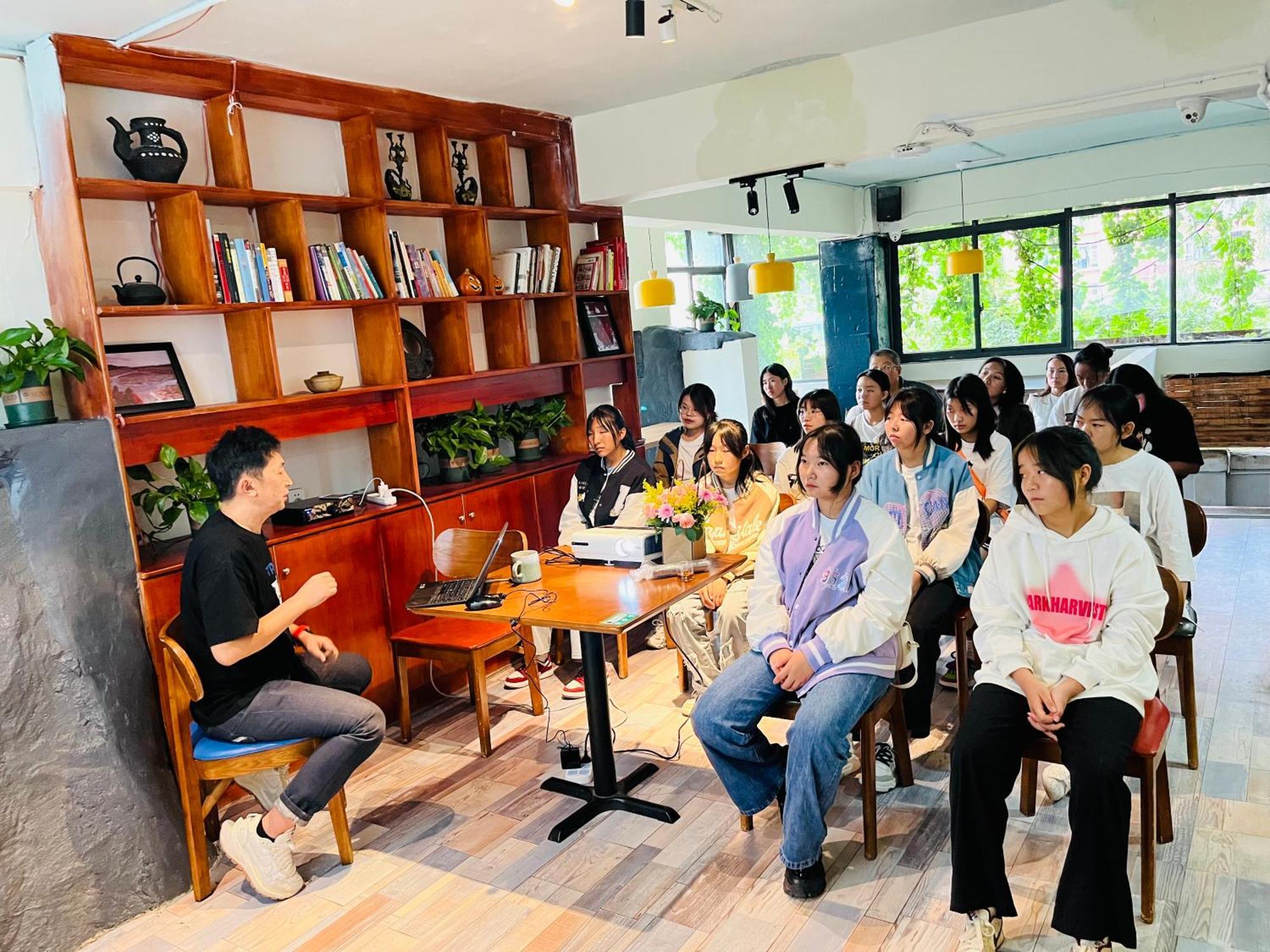 Kunming Upland International Youth Hostel Near The City Center ,2 Mins Walk To The Subway, 2 Mins Walk To The Green Lake, Close To Yuan Tong Temple, Old Street, Yunnan University, Convenient Payment And Visa Cards Are Accepted Exteriér fotografie