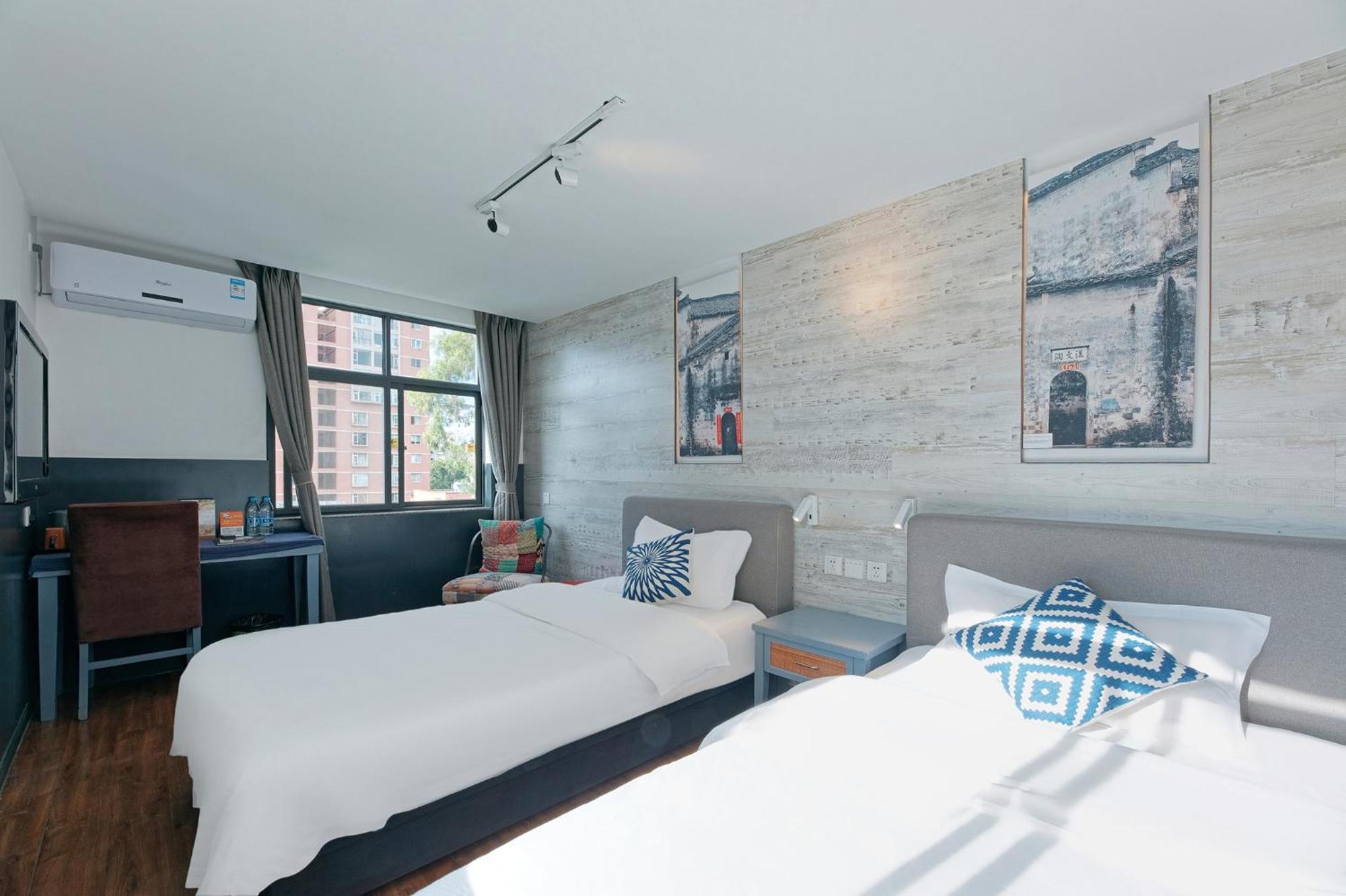 Kunming Upland International Youth Hostel Near The City Center ,2 Mins Walk To The Subway, 2 Mins Walk To The Green Lake, Close To Yuan Tong Temple, Old Street, Yunnan University, Convenient Payment And Visa Cards Are Accepted Exteriér fotografie