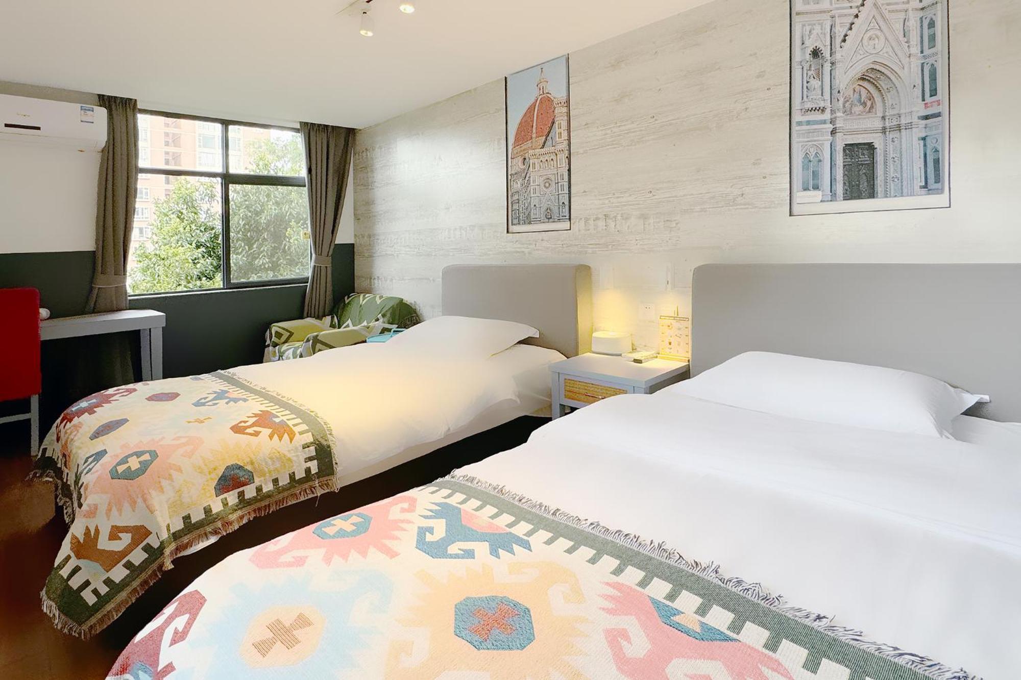Kunming Upland International Youth Hostel Near The City Center ,2 Mins Walk To The Subway, 2 Mins Walk To The Green Lake, Close To Yuan Tong Temple, Old Street, Yunnan University, Convenient Payment And Visa Cards Are Accepted Exteriér fotografie