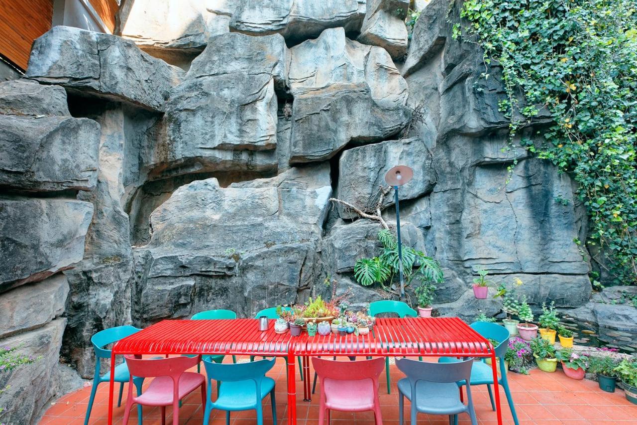 Kunming Upland International Youth Hostel Near The City Center ,2 Mins Walk To The Subway, 2 Mins Walk To The Green Lake, Close To Yuan Tong Temple, Old Street, Yunnan University, Convenient Payment And Visa Cards Are Accepted Exteriér fotografie