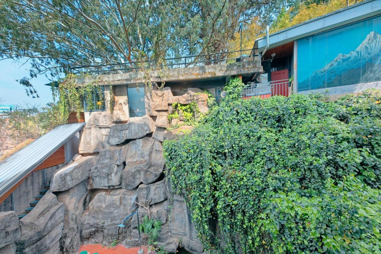 Kunming Upland International Youth Hostel Near The City Center ,2 Mins Walk To The Subway, 2 Mins Walk To The Green Lake, Close To Yuan Tong Temple, Old Street, Yunnan University, Convenient Payment And Visa Cards Are Accepted Exteriér fotografie